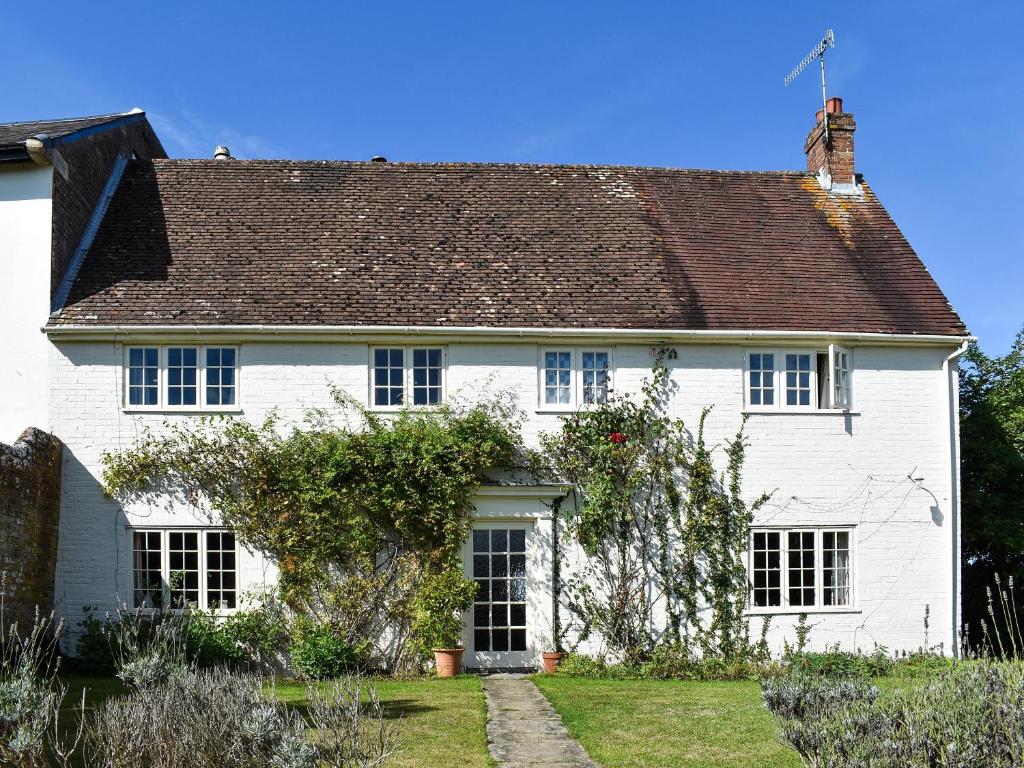 Dairy Farmhouse, East Grimstead (updated prices 2024)