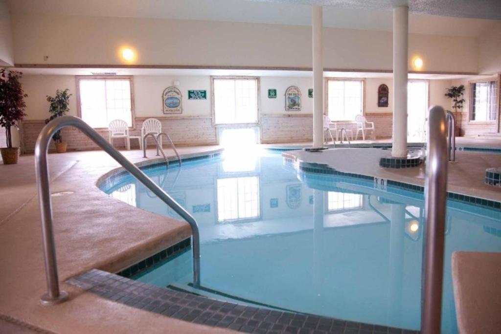 Baymont by Wyndham Mequon Milwaukee Area photo