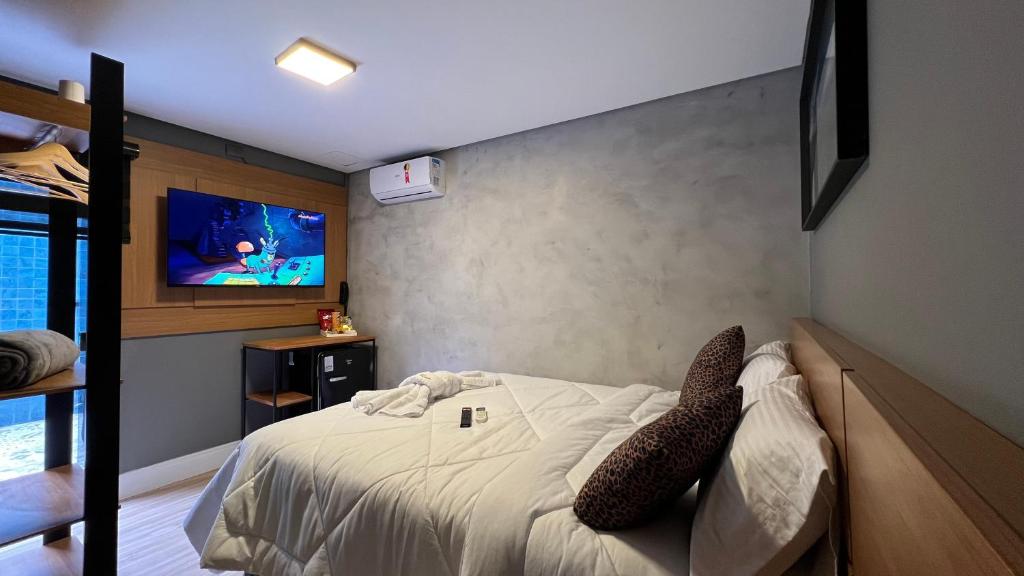 Uma TV ou centro de entretenimento em Hotel La Serena