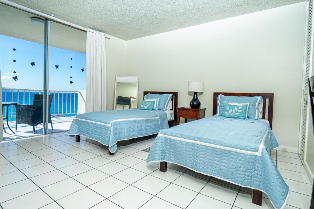 Katil atau katil-katil dalam bilik di Welcome to stunning Ocean Views at Studio 503