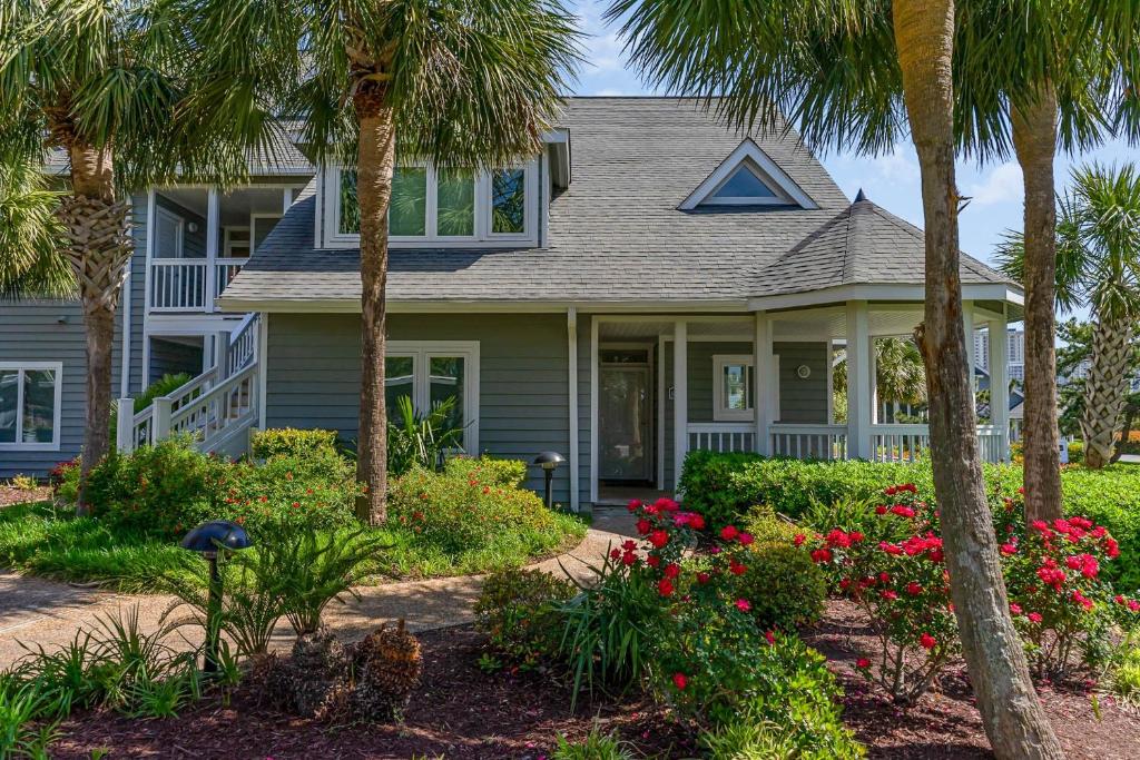 and spacious 4 bedroom villa 8D Windermere by the Sea villa