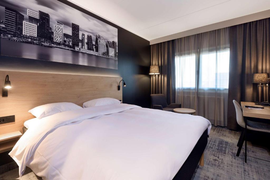 Park Inn by Radisson Oslo Airport Hotel West 객실 침대