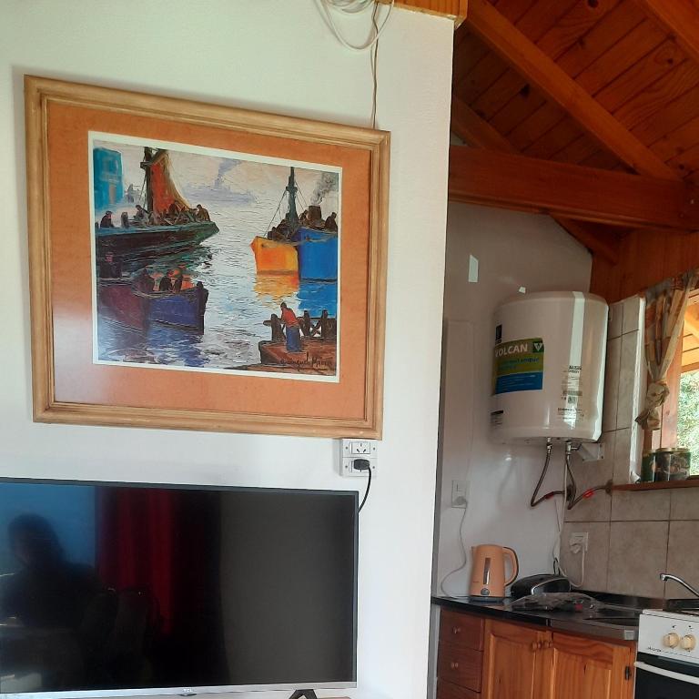 Kuchyň nebo kuchyňský kout v ubytování Cabaña acogedora en el centro de Epuyen