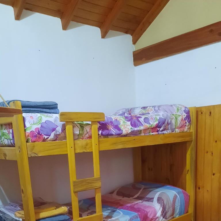 Postel nebo postele na pokoji v ubytování Cabaña acogedora en el centro de Epuyen