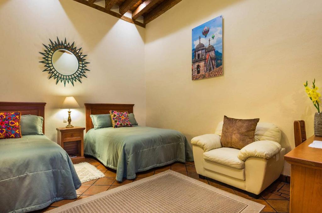 Postel nebo postele na pokoji v ubytování Hotel Casa del Naranjo