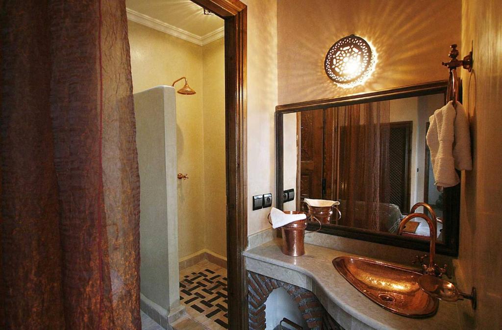 Kylpyhuone majoituspaikassa Riad Sesame