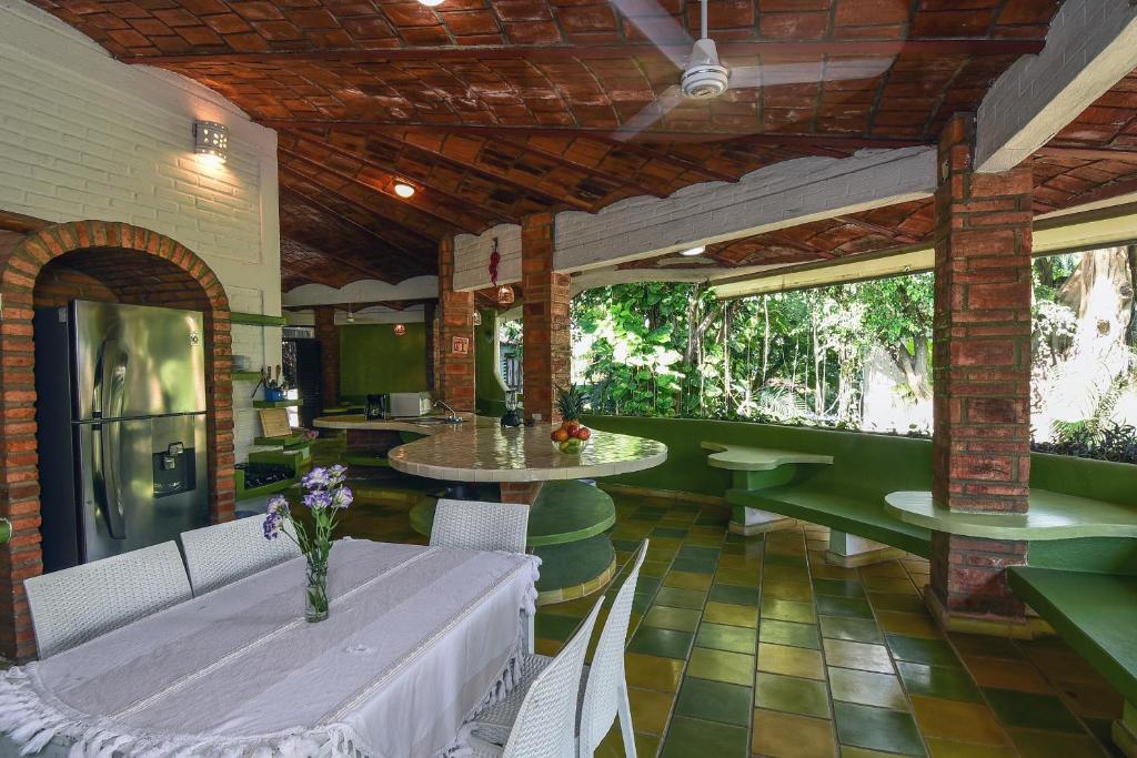 Sayulita Beach House Hotel - Bungalow Con Vista Al Jardín