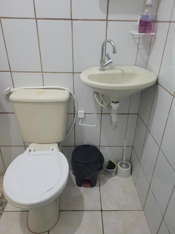 Koupelna v ubytování Linda Kitnet Mobiliada Mar Itapua