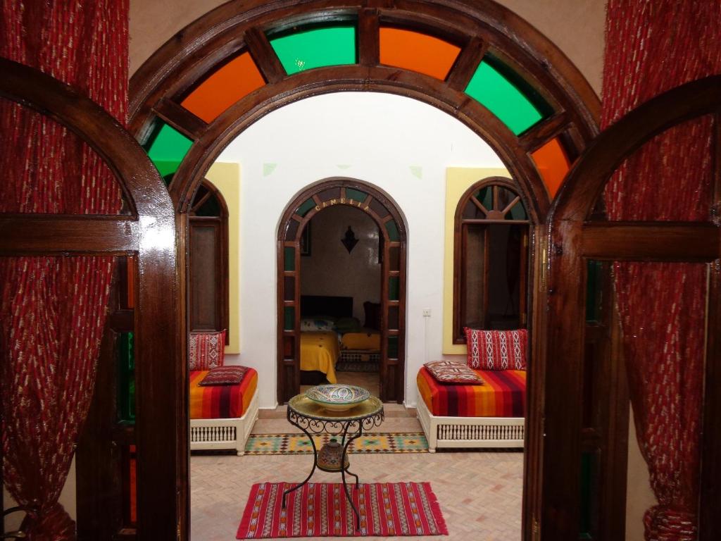 Prostor za sedenje u objektu Riad Sesame