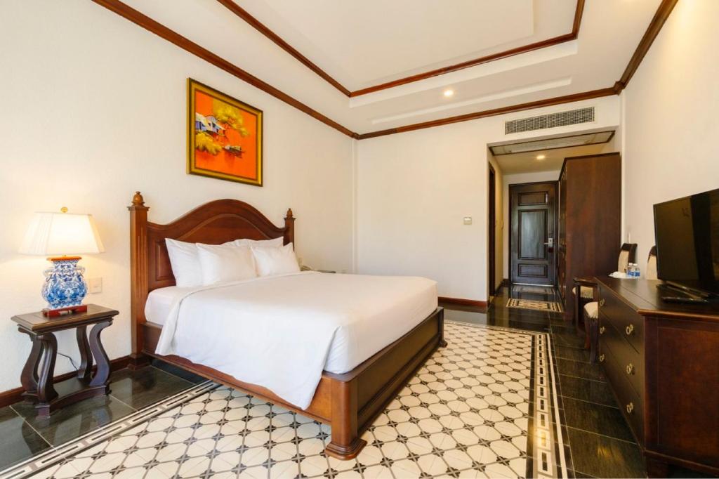 Phòng Deluxe Giường Đôi/2 Giường Đơn Nhìn Ra Hồ Bơi