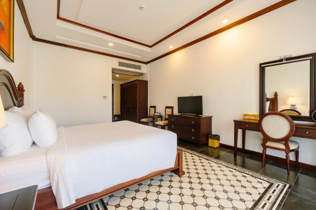 Phòng Deluxe Giường Đôi/2 Giường Đơn Nhìn Ra Hồ Bơi