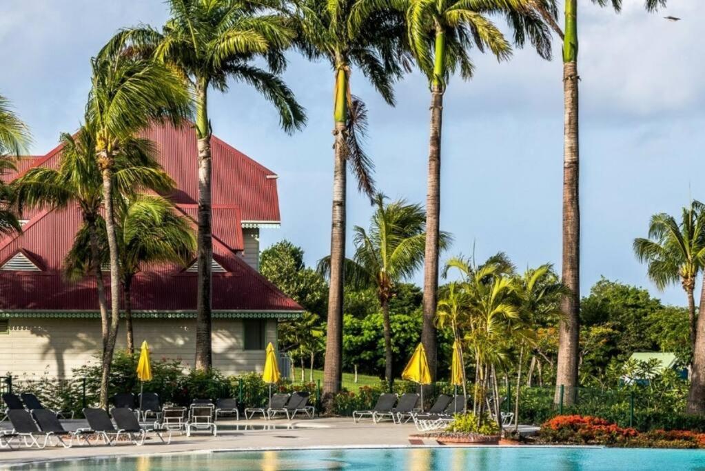 Bazén v ubytování Studio Tropical avec vue mer dans une résidence hôtelière nebo v jeho okolí