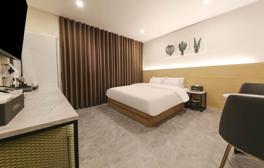 Postel nebo postele na pokoji v ubytování No25 Hotel Mokpo Sangdong