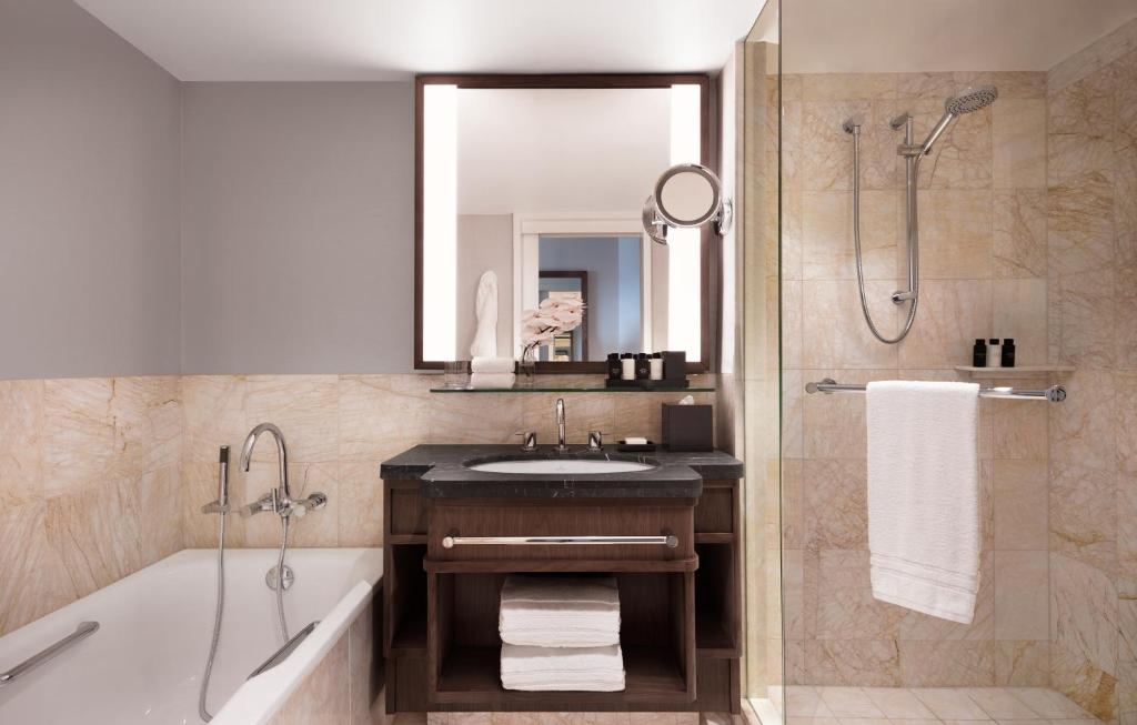 
Deluxe Full Harbour View Room
