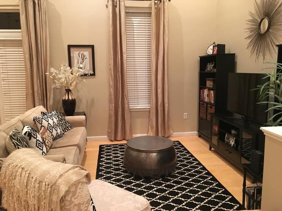 Beautiful 2 Bedroom 2 Bath Loft in Paducah Lowertown Arts District