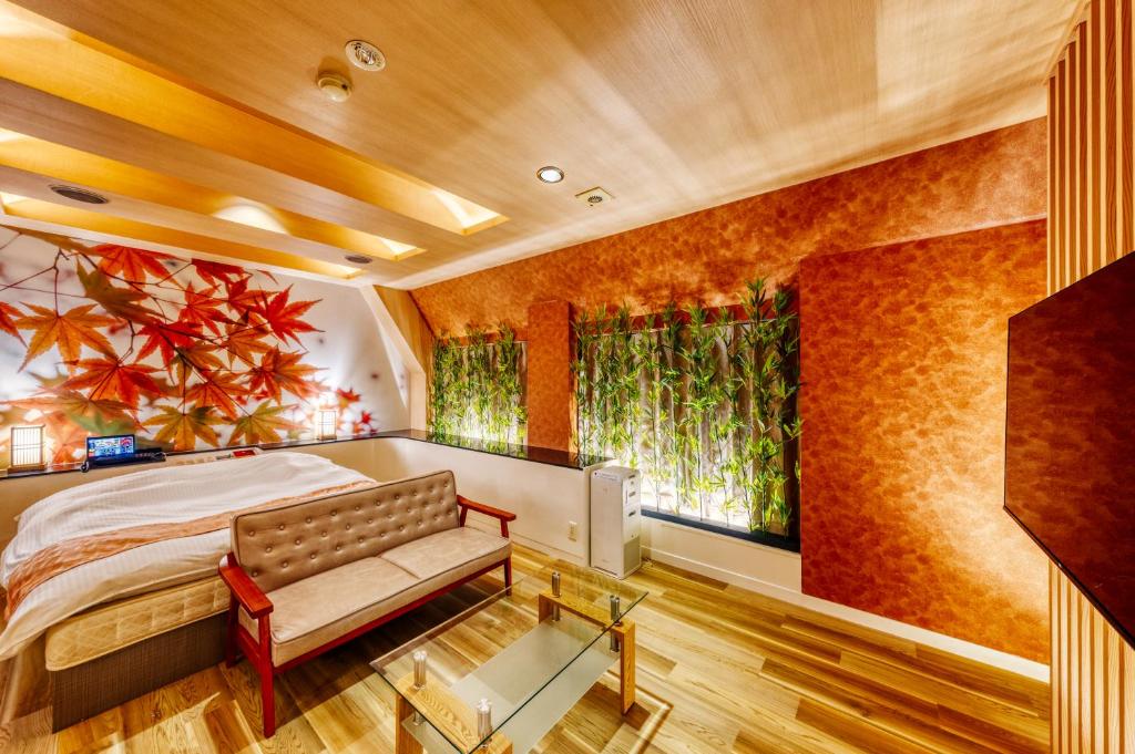 Postel nebo postele na pokoji v ubytování Hotel Lotus Higashiosaka -Adult Only