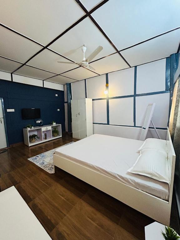 Sunny Villa - Double Room With Private Bathroom