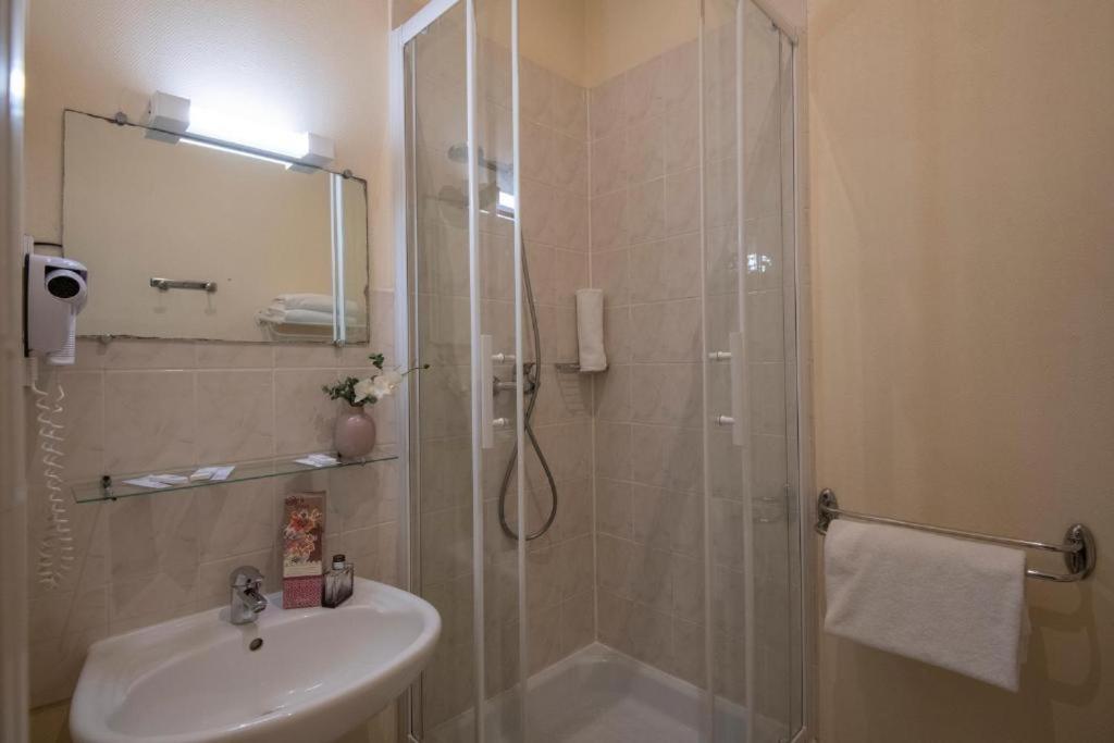 Koupelna v ubytování Hotel Ariana