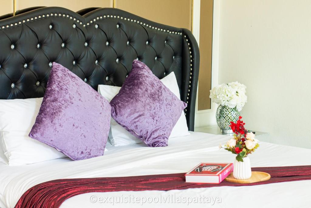 Postel nebo postele na pokoji v ubytování 5BD Luxury Pool Villa Pattaya - Exquisite Pool Villa C