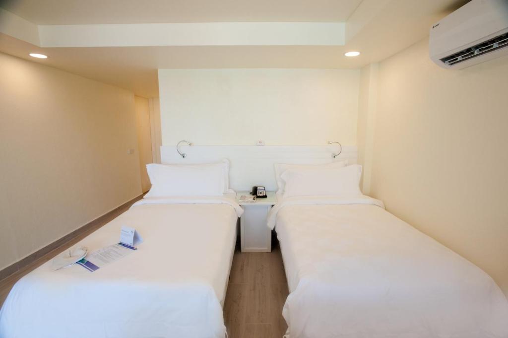 Holiday Inn Resort Kandooma Maldives - Kids Stay & Eat Free and Free Roundtrip Speed Boat for a minimum 4 nights stay photo