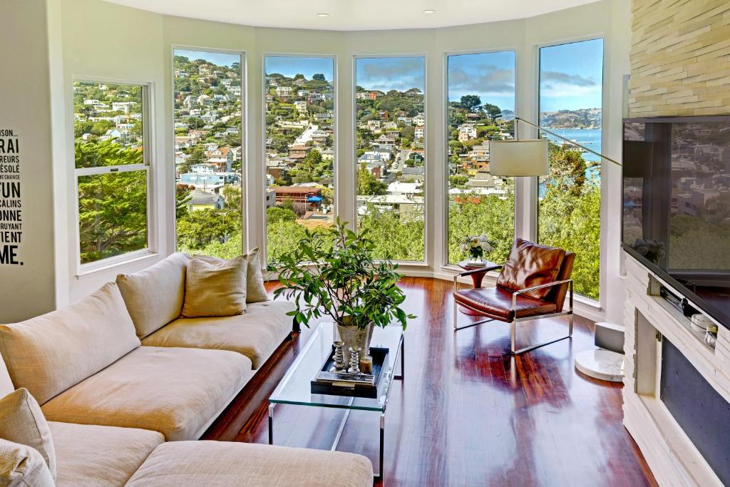 Bright Sausalito Home with Panoramic Bay Views, Sausalito (updated