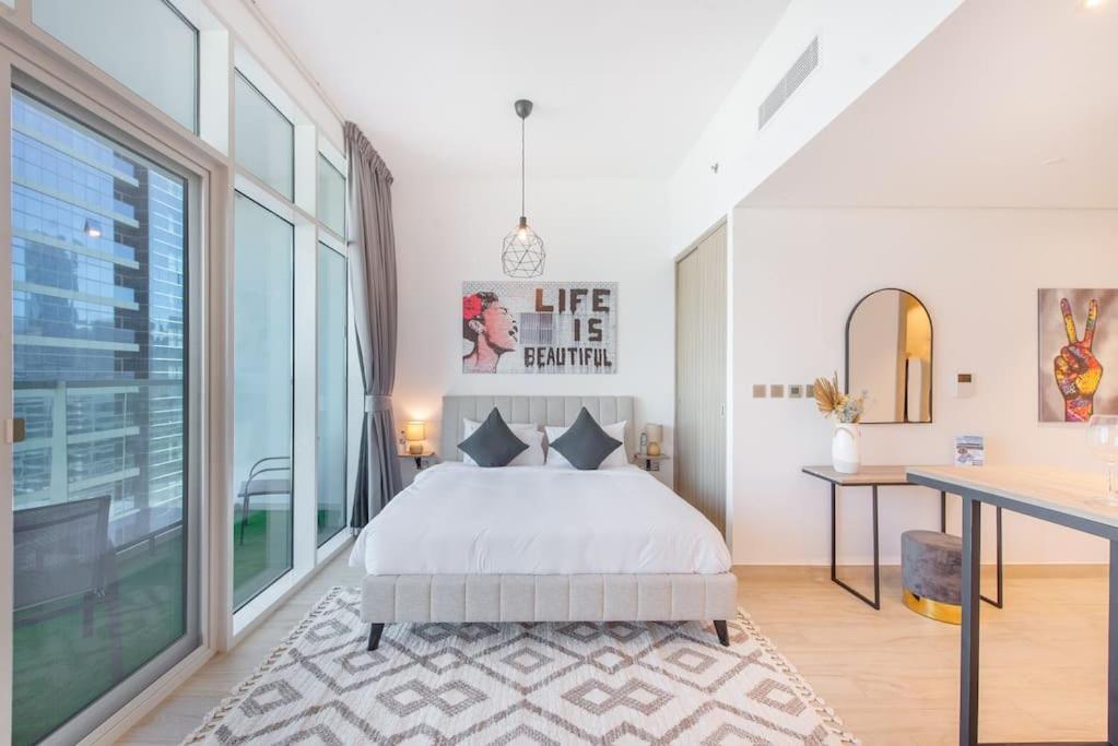 Funky STUDIO Dubai Marina outstanding facilities