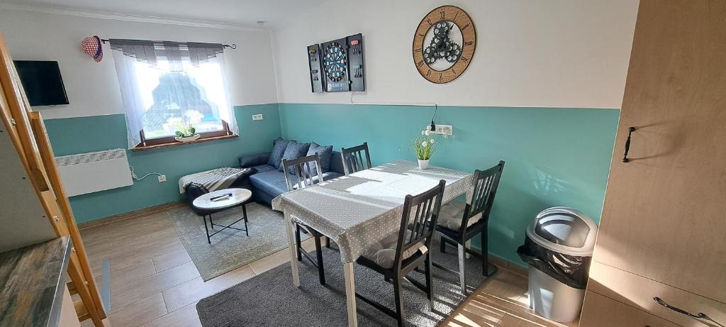 a dining room with a table and a couch at Nordsee Monteurwohnung Justus in Nordenham