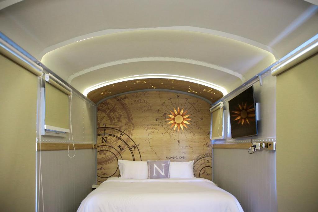 Nex Station Kanchanaburi - King Room Met Uitzicht Op De Bergen