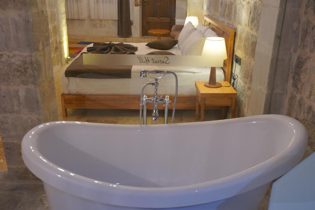 Cappadocia Secret Hill Cave Suites - 18