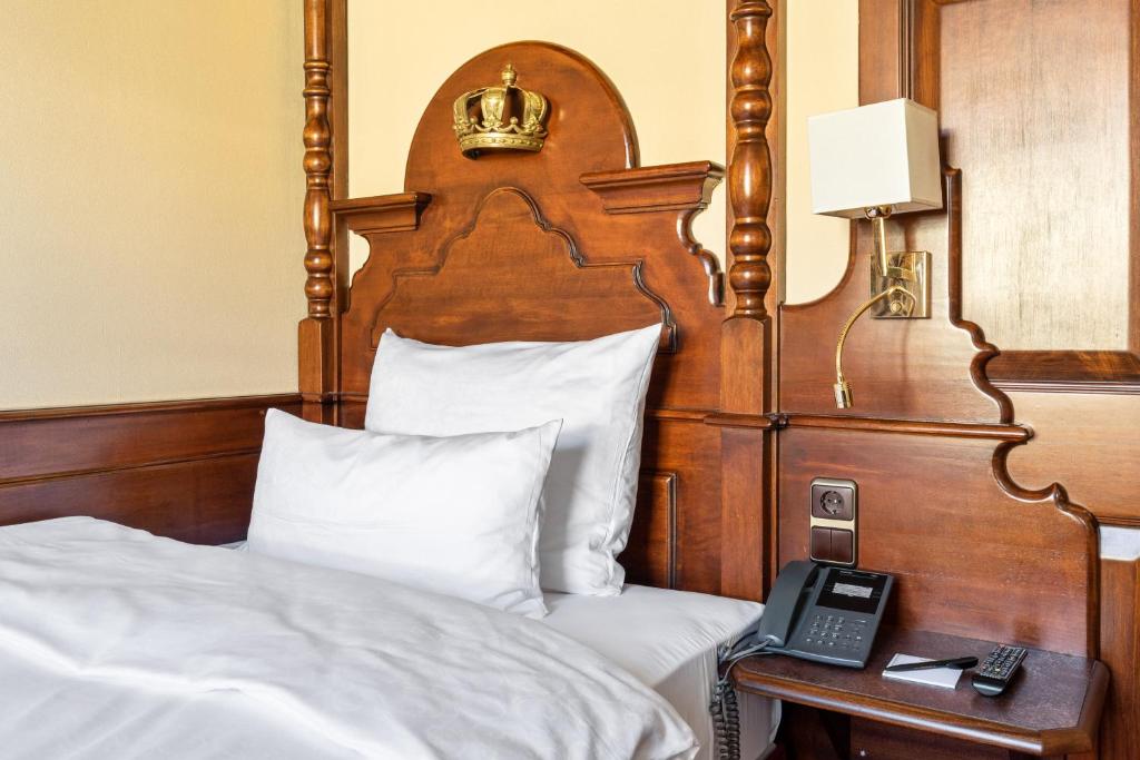 Postel nebo postele na pokoji v ubytování KING's Hotel First
