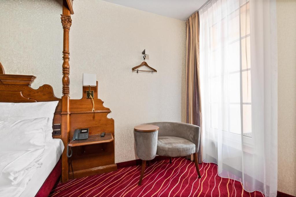 Postel nebo postele na pokoji v ubytování KING's Hotel First