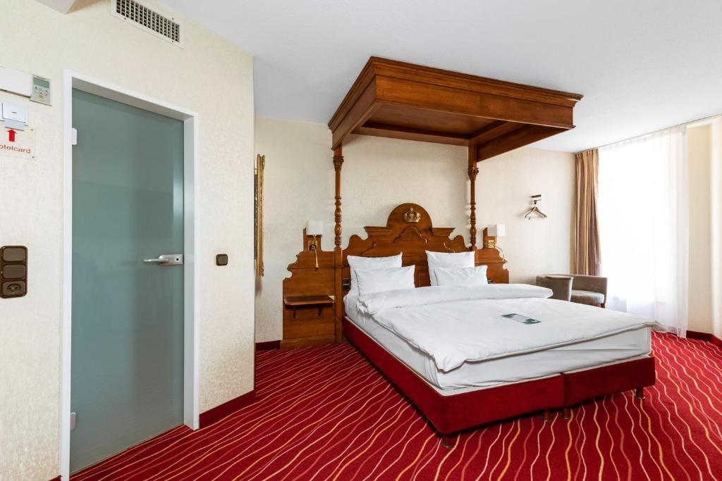 Postel nebo postele na pokoji v ubytování KING's Hotel First