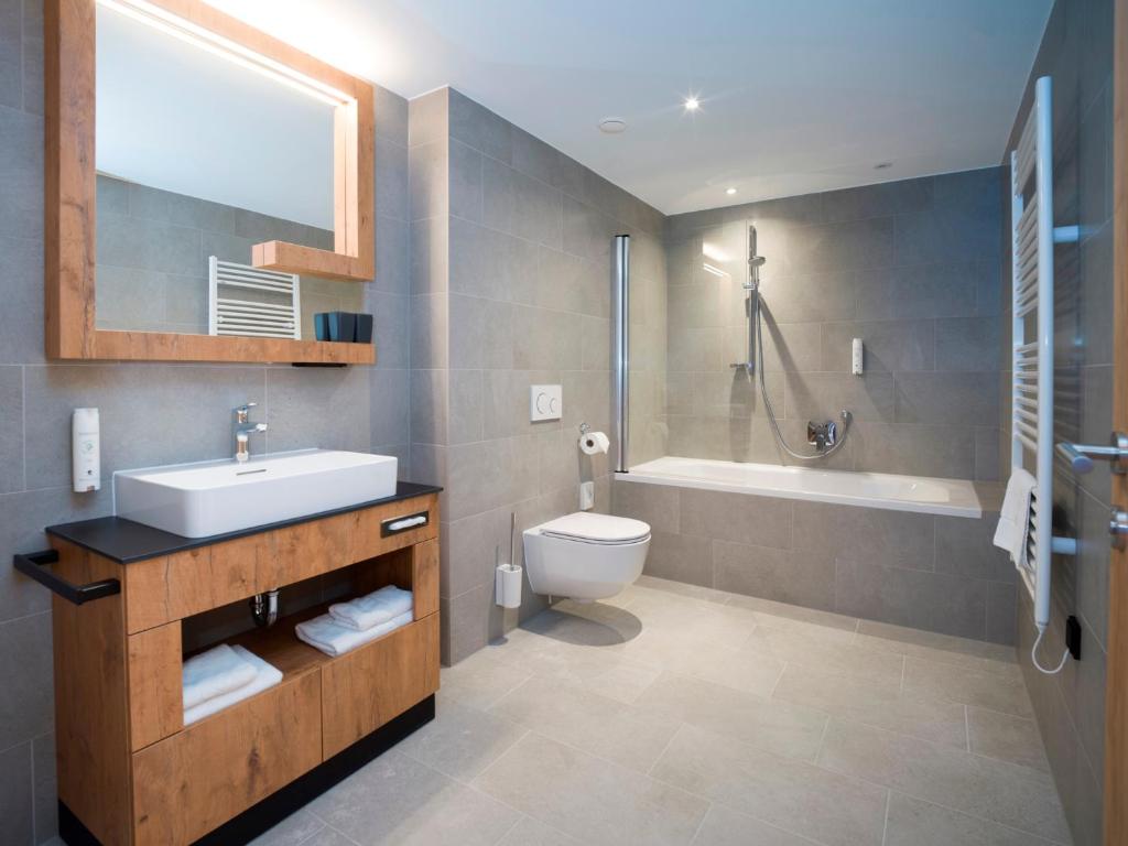 Koupelna v ubytování All-Suite Resort Paznaun inklusive Silvretta Premium Card