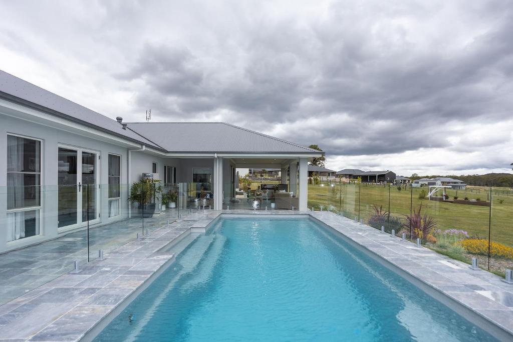 Soulful Grande Manor with Mineral Pool - Villa