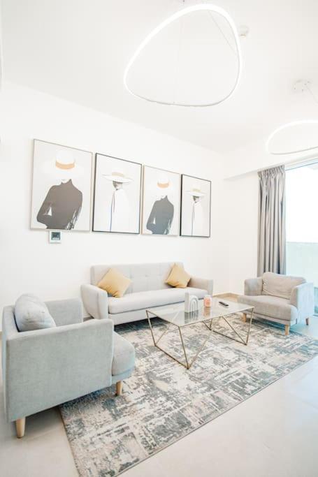 Spacious modern 2 bedroom apartment