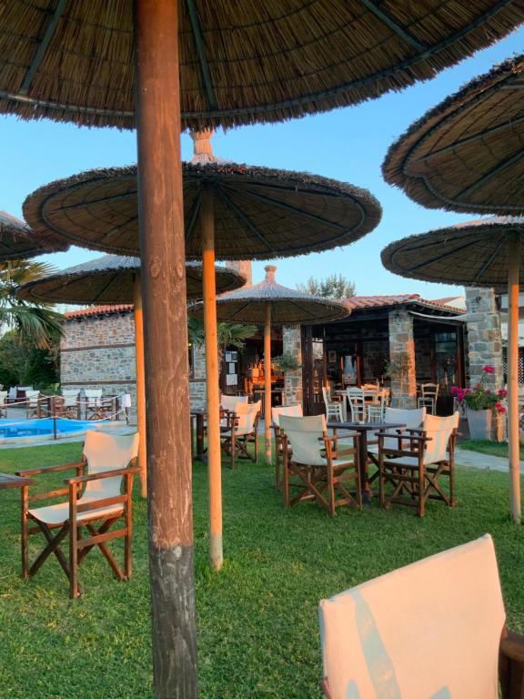 Bazén v ubytování HOTEL BARA nebo v jeho okolí