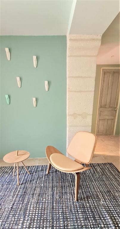 Ein Sitzbereich in der Unterkunft Villa Aigarden maison d&#39;hôtes