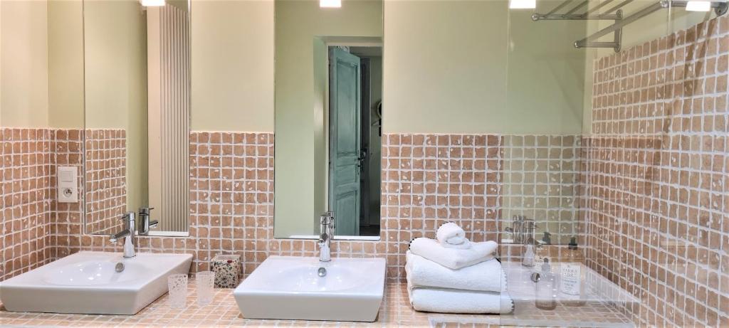 Ein Badezimmer in der Unterkunft Villa Aigarden maison d&#39;hôtes