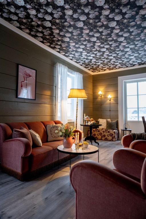 a living room with a couch and a table at Vollsnes Gjestehus in Stryn