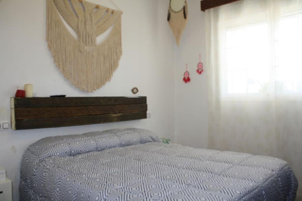 a bedroom with a bed in a white room at Preciosa villa con Piscina cerca de Sevilla in Valencina de la Concepción