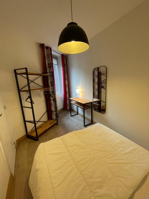 Posteľ alebo postele v izbe v ubytovaní LE LOFT et le T2, Le Mont Dore, au pied de La Dordogne