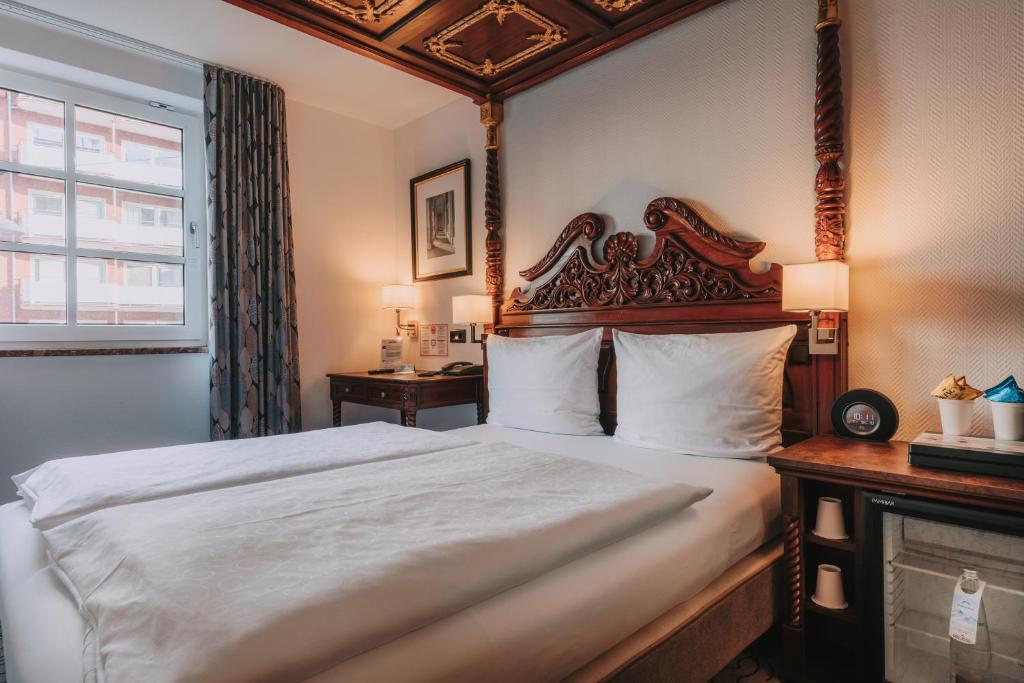 Postel nebo postele na pokoji v ubytování King's Hotel Center Superior