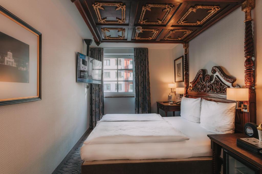 Postel nebo postele na pokoji v ubytování King's Hotel Center Superior