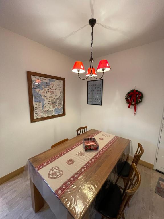 Posteľ alebo postele v izbe v ubytovaní LE LOFT et le T2, Le Mont Dore, au pied de La Dordogne