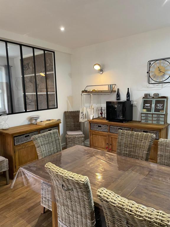 Kuchyňa alebo kuchynka v ubytovaní LE LOFT et le T2, Le Mont Dore, au pied de La Dordogne