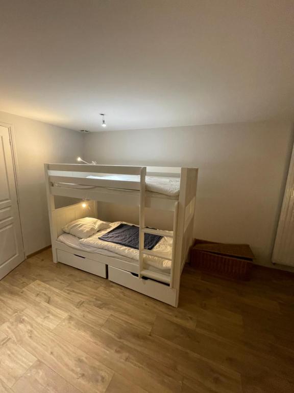 Posteľ alebo postele v izbe v ubytovaní LE LOFT et le T2, Le Mont Dore, au pied de La Dordogne