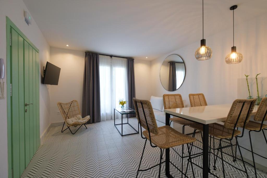TV a/nebo společenská místnost v ubytování Apartamentos Los Patios de la Judería
