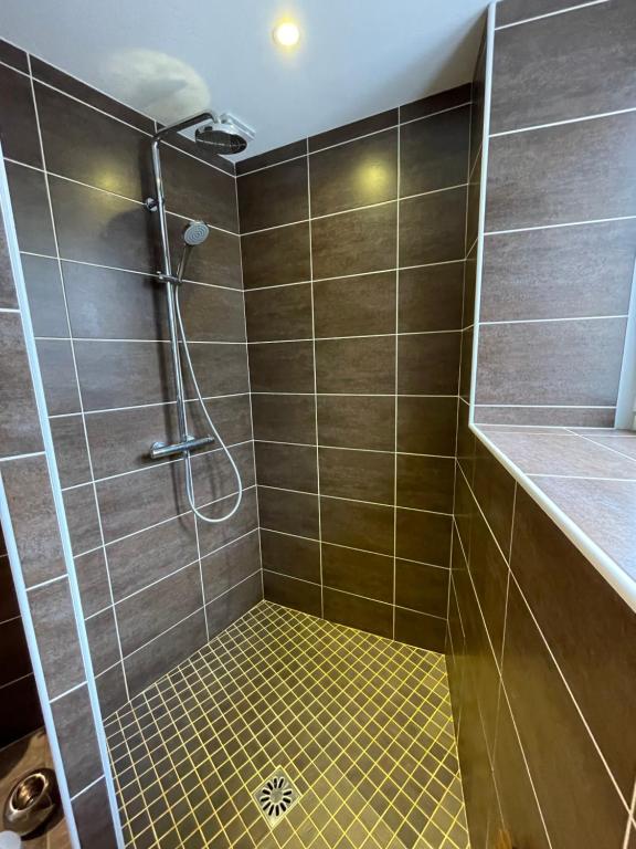 Kúpeľňa v ubytovaní LE LOFT et le T2, Le Mont Dore, au pied de La Dordogne
