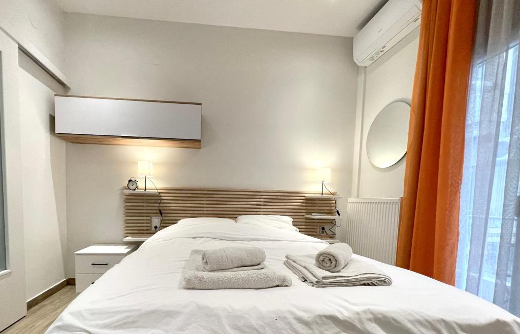 A bed or beds in a room at Dreamy Apartment City Center 11 thesbnbgr