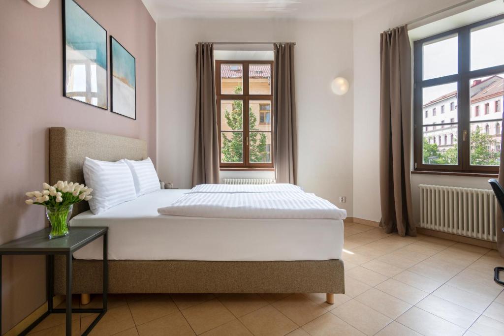 Bohemian Dreams Apartments and Suites by Dwellfort - Resim 8